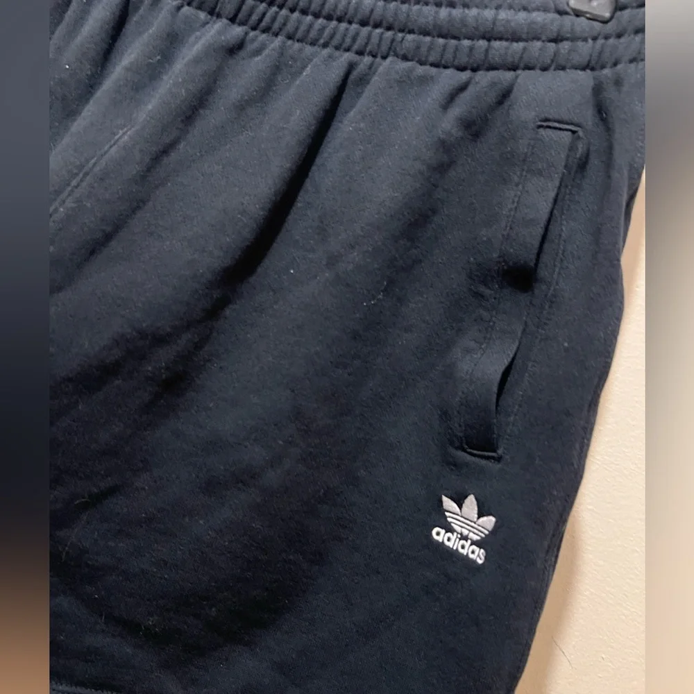 XL Shorts Adidas Essentials French Terry Shorts - Picture 3 of 9